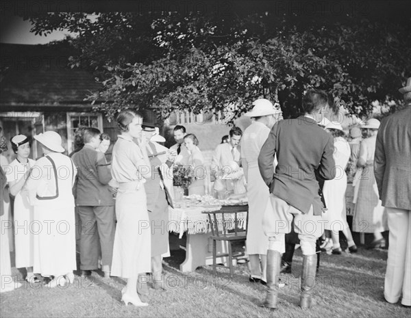 East Hampton hunt, 1933 Sept. Creator: Arnold Genthe.