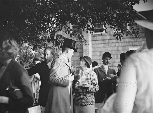 East Hampton hunt, 1933 Sept. Creator: Arnold Genthe.