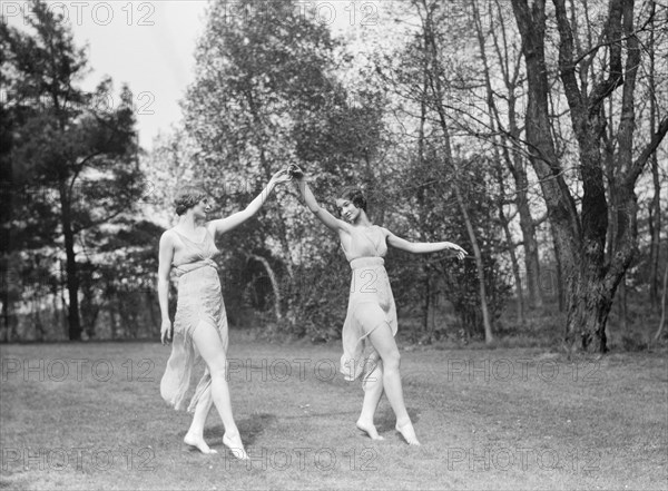 Elizabeth Duncan dancers, between 1916 and 1941. Creator: Arnold Genthe.