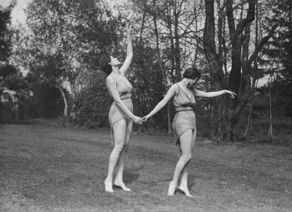 Elizabeth Duncan dancers, between 1916 and 1941. Creator: Arnold Genthe.