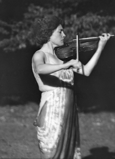 Elizabeth Duncan dancers, between 1916 and 1941. Creator: Arnold Genthe.