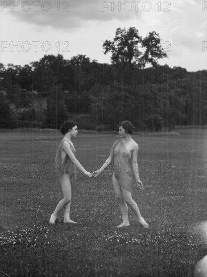 Elizabeth Duncan dancers, between 1916 and 1941. Creator: Arnold Genthe.