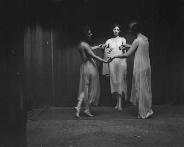 Elsie Dufour dancers, between 1918 and 1920. Creator: Arnold Genthe.