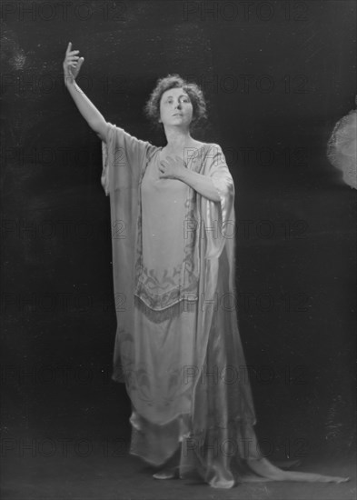 Miss Lucy Feagin, portrait photograph, 1919 May 20. Creator: Arnold Genthe.