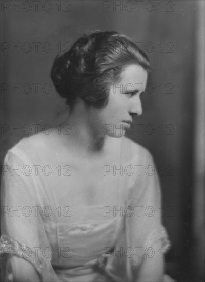 Miss Margaret Fisher, portrait photograph, 1918 Feb. 5. Creator: Arnold Genthe.