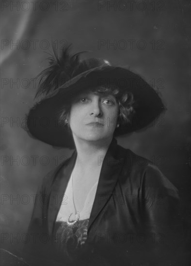 Mrs. Kingsbury Foster, portrait photograph, 1919 Mar. 24. Creator: Arnold Genthe.