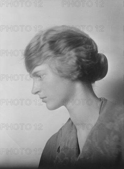 Miss Helen Garrison, portrait photograph, 1919 Jan. 6. Creator: Arnold Genthe.