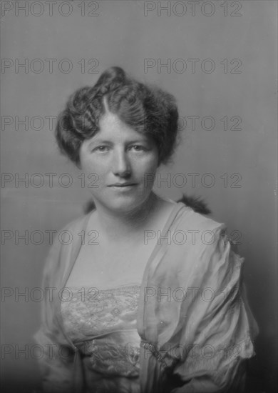 Miss Rachel Harris, portrait photograph, 1919 Mar. 3. Creator: Arnold Genthe.