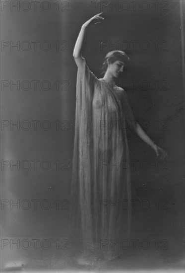 Miss Hines, 1919 Aug. 19. Creator: Arnold Genthe.