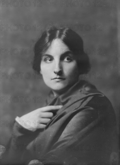 Mrs. Parker Hooper, portrait photograph, 1918 May 14. Creator: Arnold Genthe.