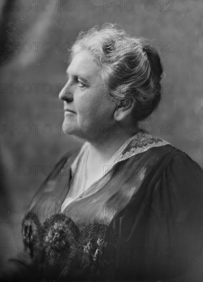 Mrs. C.H. Ingram, portrait photograph, 1919 May 26. Creator: Arnold Genthe.