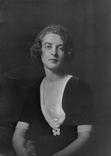 Miss D. Johnston, portrait photograph, 1918 Nov. Creator: Arnold Genthe.