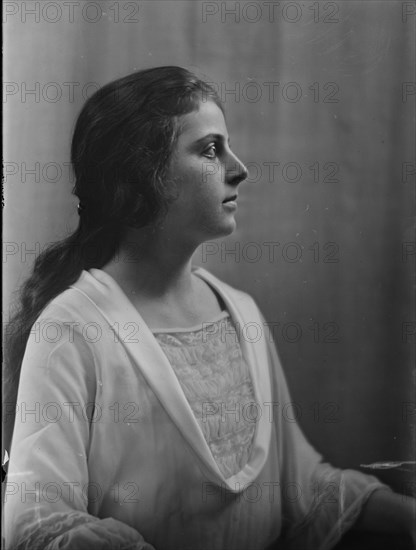 Miss Betty Kalisher, portrait photograph, 1919 June 23. Creator: Arnold Genthe.