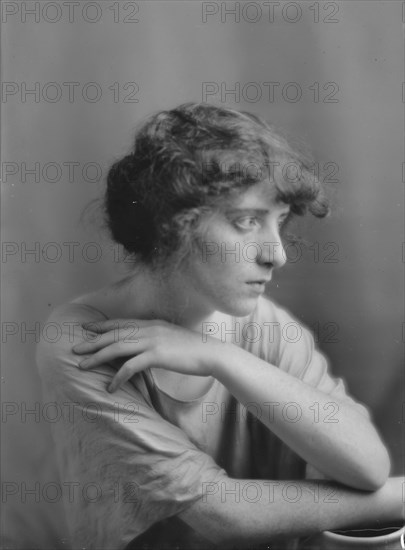 Hilda Kelleher, portrait photograph, 1934. Creator: Arnold Genthe.