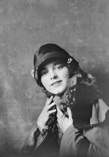 Miss Madrienne La Barre, portrait photograph, 1917 Dec. 1. Creator: Arnold Genthe.