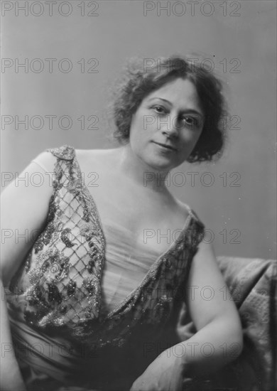 Mrs. La Barre, portrait photograph, 1918 May 17. Creator: Arnold Genthe.