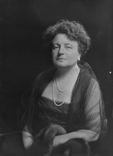 Mrs. Chester W. Lasell, portrait photograph, 1919 Feb. 20. Creator: Arnold Genthe.