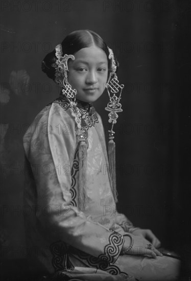 Little Minnie, portrait photograph, 1911 Jan. 7. Creator: Arnold Genthe.