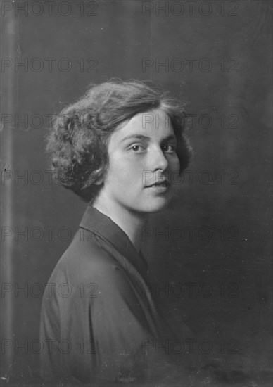 Mrs. John A. Logan, portrait photograph, 1918 Aug. 14. Creator: Arnold Genthe.