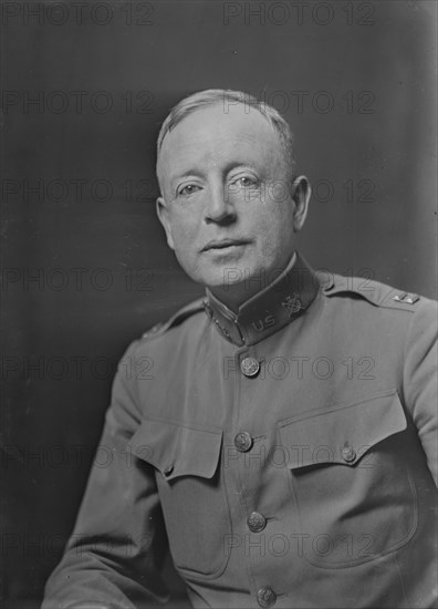 Captain Lynch, portrait photograph, 1918 Sept. 7. Creator: Arnold Genthe.