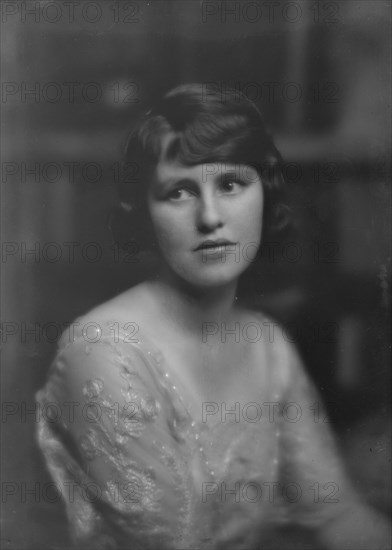 Miss Marie Martin, portrait photograph, 1918 Jan. 17. Creator: Arnold Genthe.