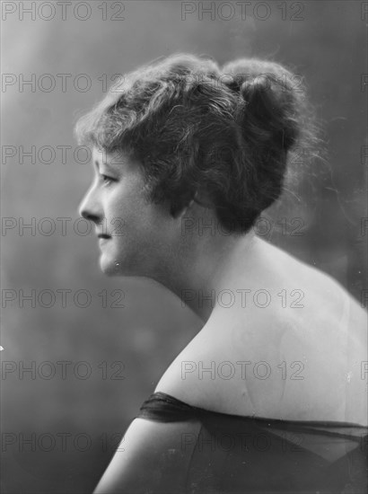 Mrs. McKinney, (Mrs. Hart O. Berg), portrait photograph, 1919 June 12. Creator: Arnold Genthe.
