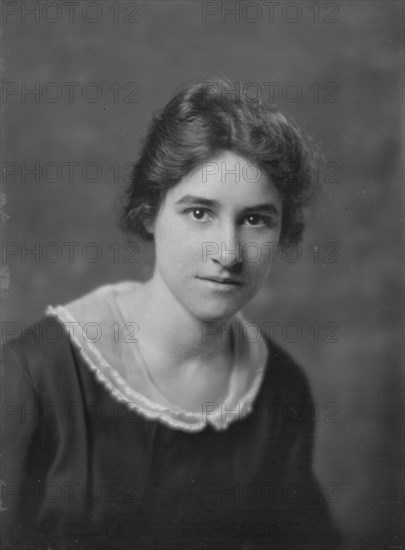 Miss McLean, portrait photograph, 1919 Apr. Creator: Arnold Genthe.