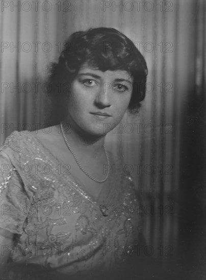 Mrs. Ruth Frances Miller, portrait photograph, 1918 July 13. Creator: Arnold Genthe.