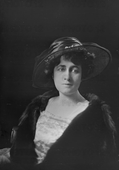 Miss Angela Morgan, portrait photograph, 1919 Feb. 25. Creator: Arnold Genthe.