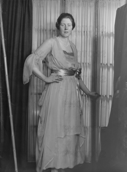 Miss Margaret Payson, portrait photograph, 1918 Mar. 16. Creator: Arnold Genthe.