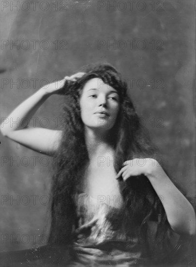 Mrs. Betty Phelps, portrait photograph, 1919 July 21. Creator: Arnold Genthe.