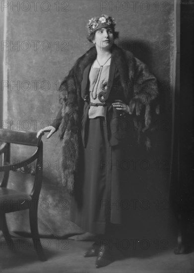 Mrs. S. Reilly, portrait photograph, 1918 Mar. 4. Creator: Arnold Genthe.