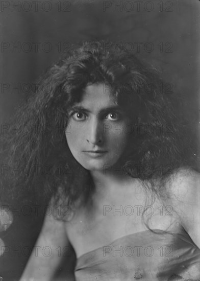 Miss Flore Revalles, portrait photograph, 1918 Sept. 26. Creator: Arnold Genthe.