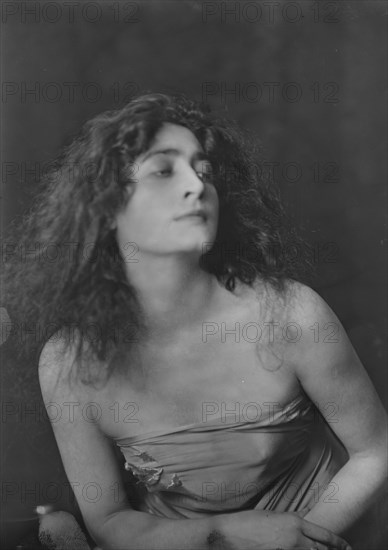 Miss Flore Revalles, portrait photograph, 1918 Sept. 26. Creator: Arnold Genthe.