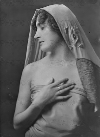 Miss Flore Revalles, portrait photograph, 1918 Sept. 26. Creator: Arnold Genthe.