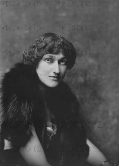Miss Katherine Richards, portrait photograph, 1917 Dec. Creator: Arnold Genthe.