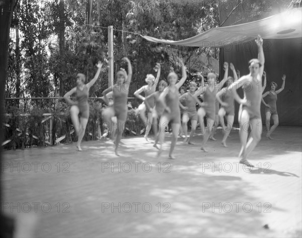 Ruth St. Denis dancers, between 1910 and 1935. Creator: Arnold Genthe.