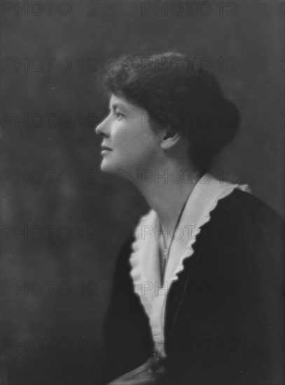 Mrs. H.W. Sage, portrait photograph, 1918 Jan. 12. Creator: Arnold Genthe.