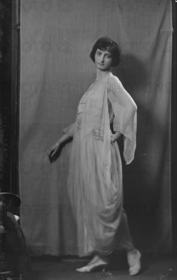 Miss Renee Schmoll, portrait photograph, 1919 Apr. 7. Creator: Arnold Genthe.