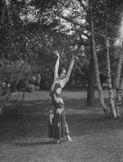 Miss Margaret Severn, between 1920 and 1922. Creator: Arnold Genthe.