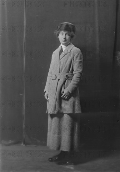 Mrs. E. Terry Smith, (Miss Ethel Walker), portrait photograph, 1918 Oct. 9. Creator: Arnold Genthe.