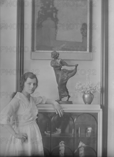 Mrs. Harris Stoehr, portrait photograph, 1918 June 3. Creator: Arnold Genthe.