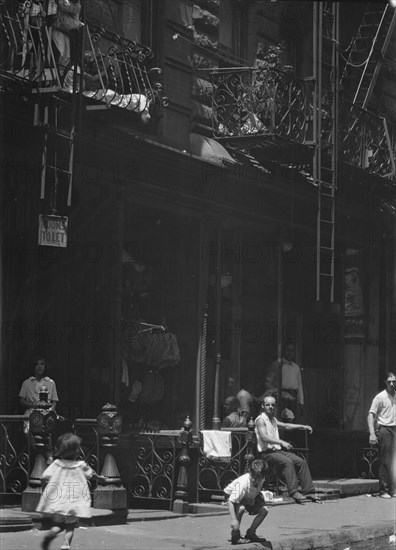 Street scene in an American city, between 1896 and 1942. Creator: Arnold Genthe.