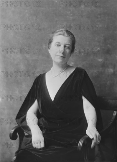 Mrs. Howard O. Sturges, portrait photograph, 1918 Mar. or Apr. Creator: Arnold Genthe.