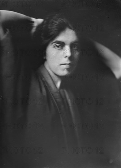 Miss Elizabeth Stuyvesant, portrait photograph, 1919 Jan. 19. Creator: Arnold Genthe.