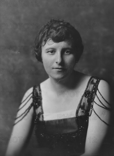Mrs. E.R. Tinker, portrait photograph, 1917 Dec. 8. Creator: Arnold Genthe.