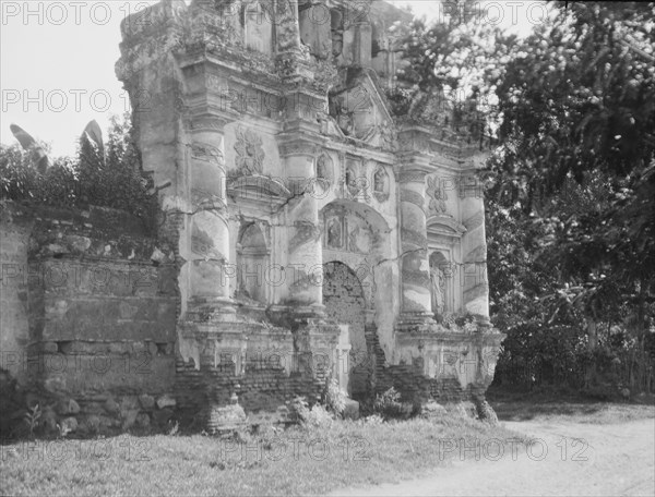 Travel views of Cuba and Guatemala, between 1899 and 1926. Creator: Arnold Genthe.