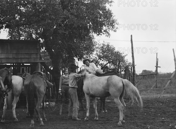 Travel views of the American Southwest, between 1899 and 1928. Creator: Arnold Genthe.