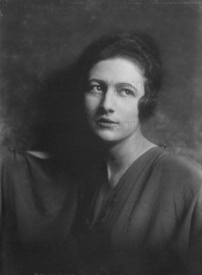 Mme. Turbau, portrait photograph, 1918 Feb. 14. Creator: Arnold Genthe.