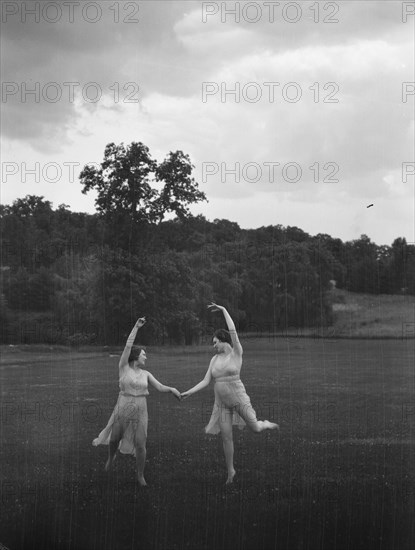 Unidentified dancers, possibly Elizabeth Duncan dancers, between 1911 and 1942. Creator: Arnold Genthe.